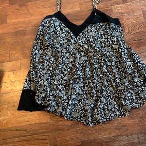 Forever 21 XL flowing black tank w/lace